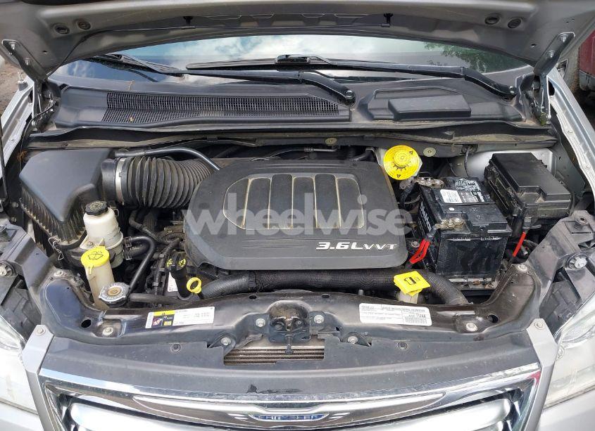 Photo 10 of 2015 Chrysler Town & COUNTRY TOURING (VIN 2C4RC1BG8FR661384)