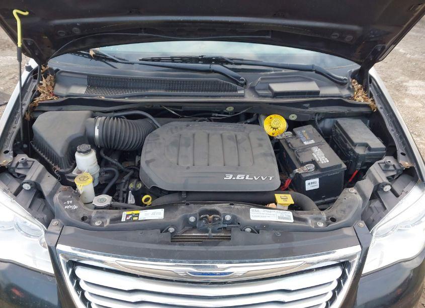 Photo 10 of 2015 Chrysler Town & COUNTRY TOURING (VIN 2C4RC1BG8FR694157)