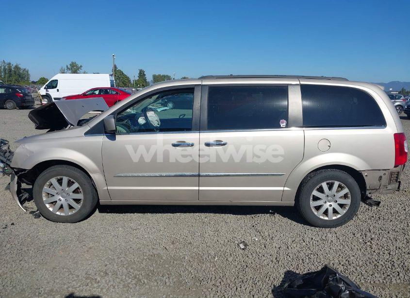 Photo 14 of 2015 Chrysler Town & COUNTRY TOURING (VIN 2C4RC1BG8FR740876)