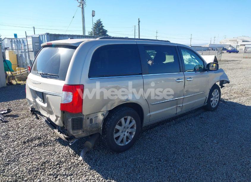 Photo 4 of 2015 Chrysler Town & COUNTRY TOURING (VIN 2C4RC1BG8FR740876)