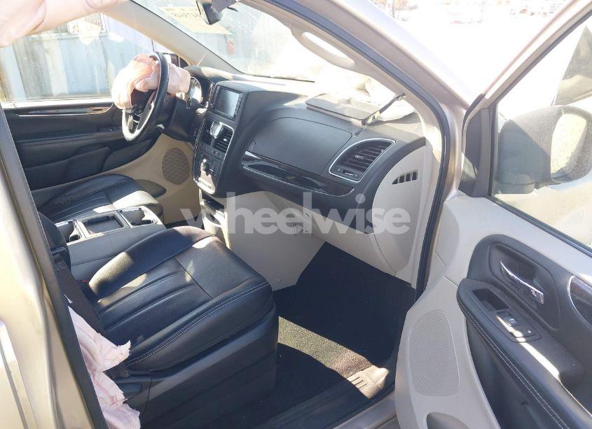 Photo 5 of 2015 Chrysler Town & COUNTRY TOURING (VIN 2C4RC1BG8FR740876)