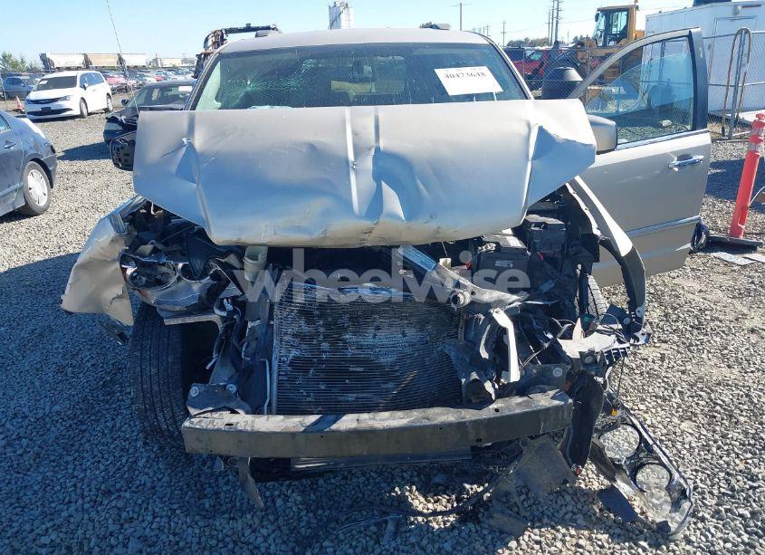 Photo 6 of 2015 Chrysler Town & COUNTRY TOURING (VIN 2C4RC1BG8FR740876)