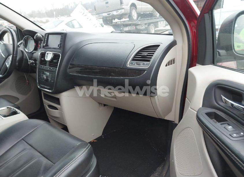 Photo 5 of 2016 Chrysler Town & COUNTRY TOURING (VIN 2C4RC1BG8GR118571)