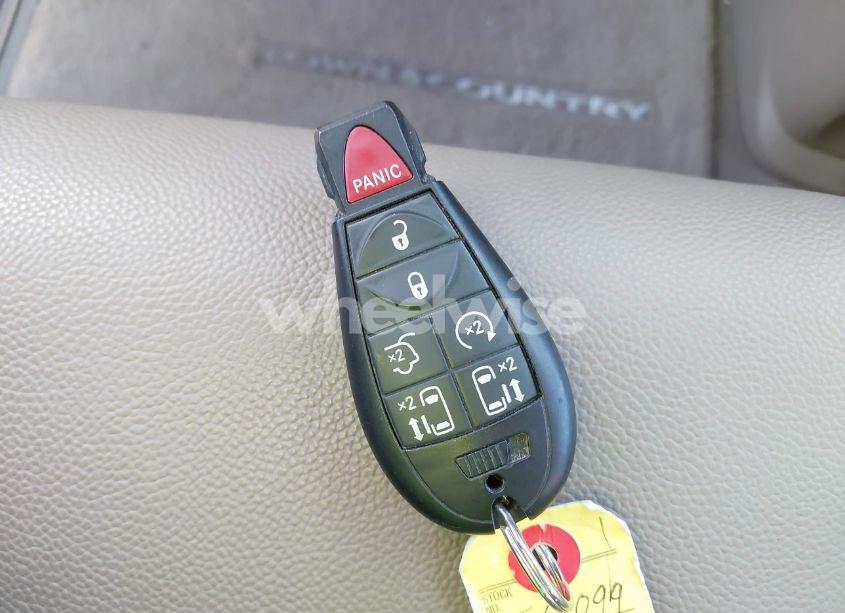 Photo 11 of 2016 Chrysler Town & COUNTRY TOURING (VIN 2C4RC1BG8GR121891)