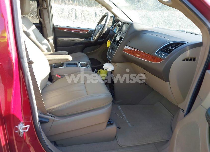 Photo 5 of 2016 Chrysler Town & COUNTRY TOURING (VIN 2C4RC1BG8GR121891)