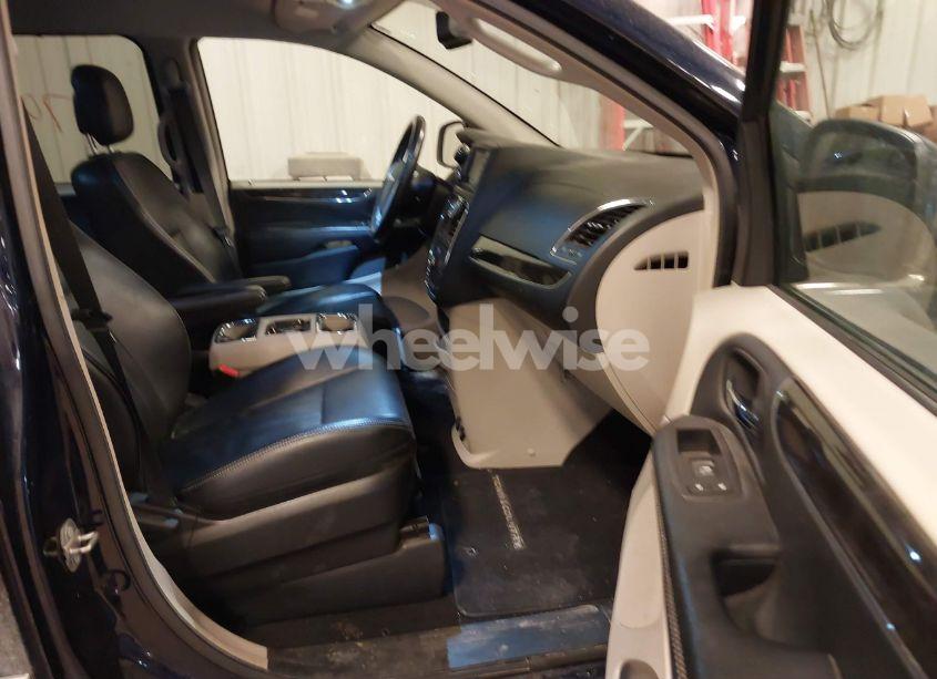 Photo 5 of 2016 Chrysler Town & COUNTRY TOURING (VIN 2C4RC1BG8GR166717)