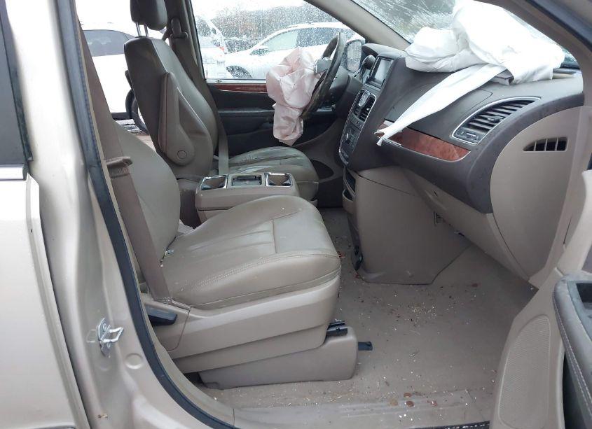 Photo 5 of 2016 Chrysler Town & COUNTRY TOURING (VIN 2C4RC1BG8GR167138)