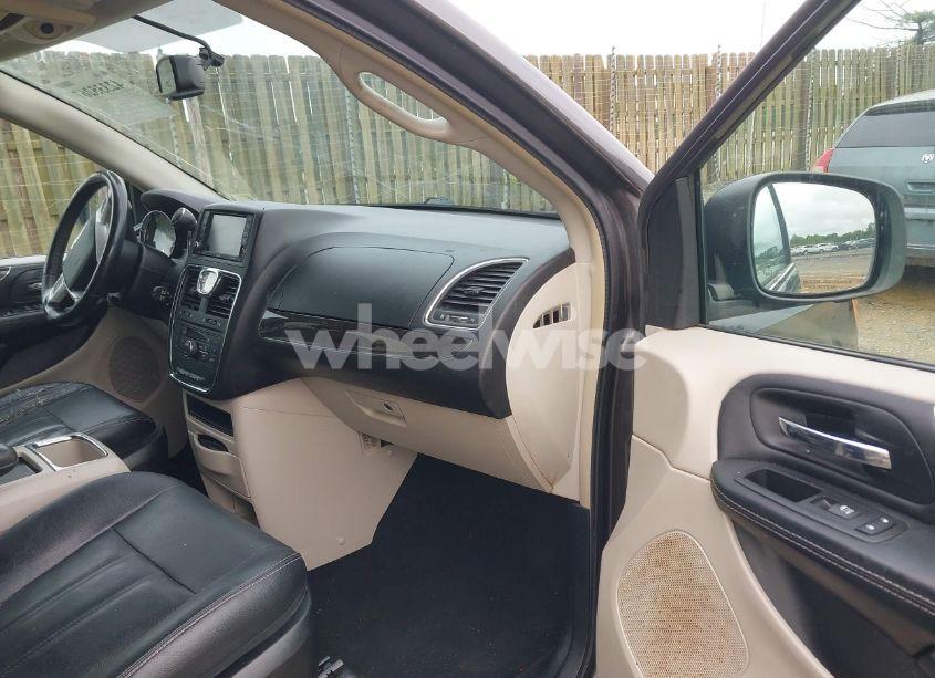 Photo 5 of 2016 Chrysler Town & COUNTRY TOURING (VIN 2C4RC1BG8GR214409)