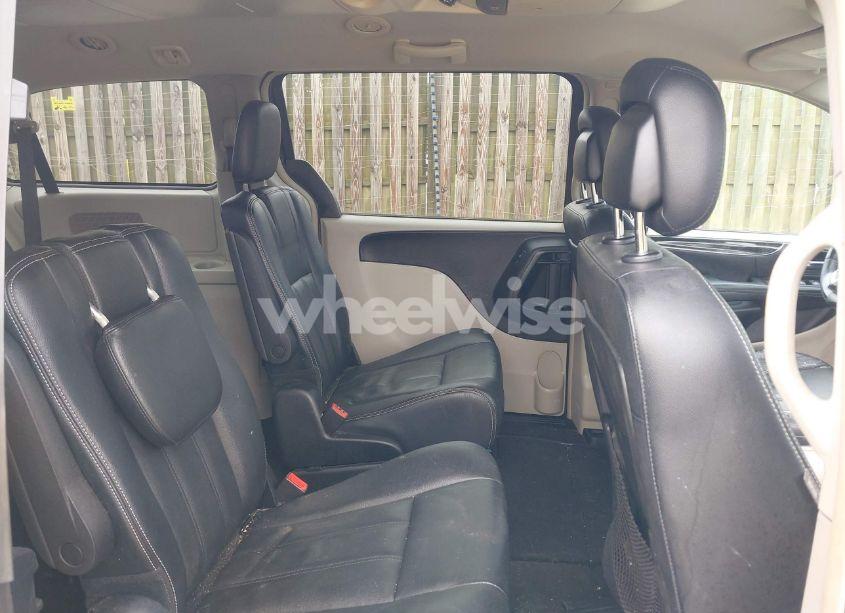 Photo 8 of 2016 Chrysler Town & COUNTRY TOURING (VIN 2C4RC1BG8GR214409)