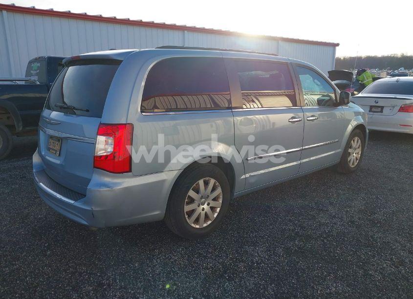 Photo 4 of 2016 Chrysler Town & COUNTRY TOURING (VIN 2C4RC1BG8GR239777)
