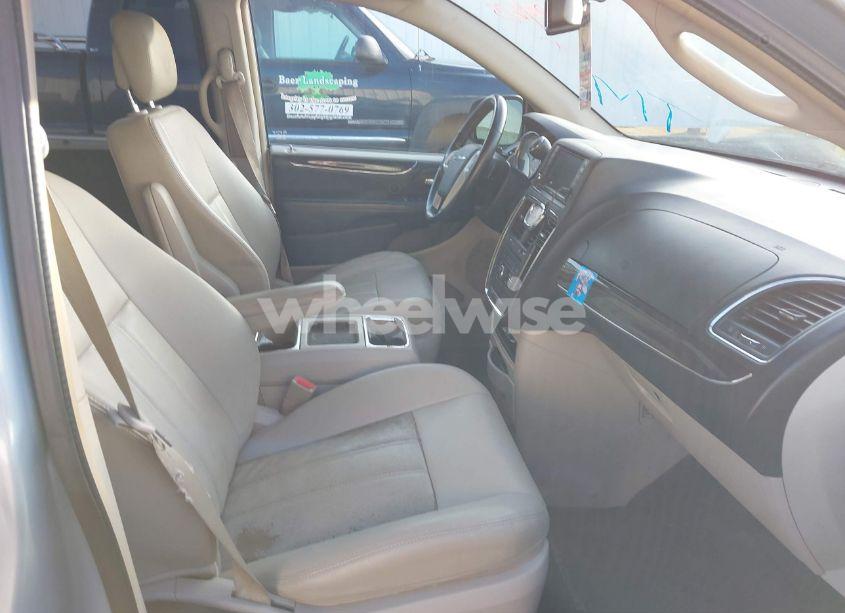 Photo 5 of 2016 Chrysler Town & COUNTRY TOURING (VIN 2C4RC1BG8GR239777)