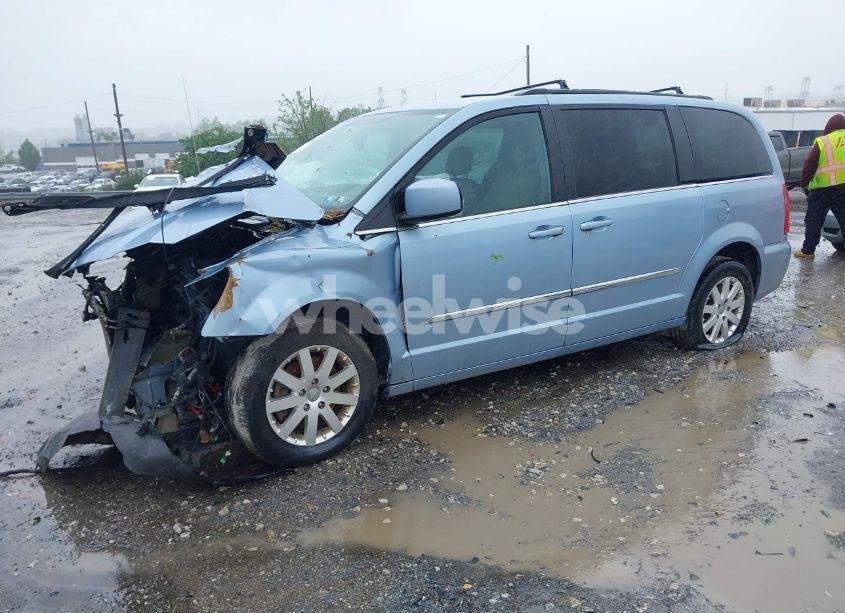 Photo 2 of 2016 Chrysler Town & COUNTRY TOURING (VIN 2C4RC1BG8GR240248)