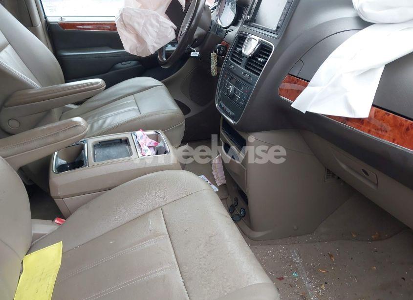 Photo 5 of 2016 Chrysler Town & COUNTRY TOURING (VIN 2C4RC1BG8GR240248)