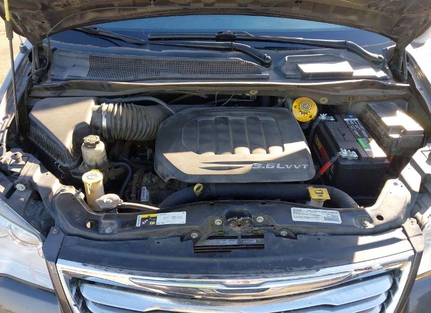 Photo 10 of 2016 Chrysler Town & COUNTRY TOURING (VIN 2C4RC1BG8GR245305)