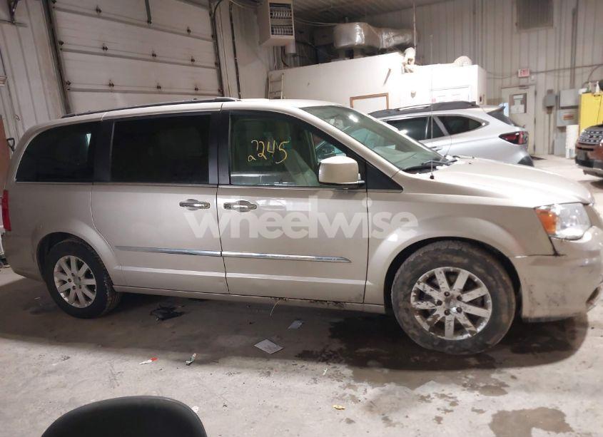 Photo 13 of 2016 Chrysler Town & COUNTRY TOURING (VIN 2C4RC1BG8GR254411)