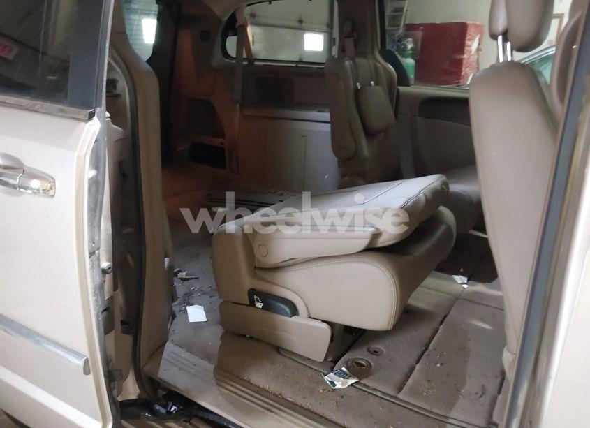 Photo 8 of 2016 Chrysler Town & COUNTRY TOURING (VIN 2C4RC1BG8GR254411)