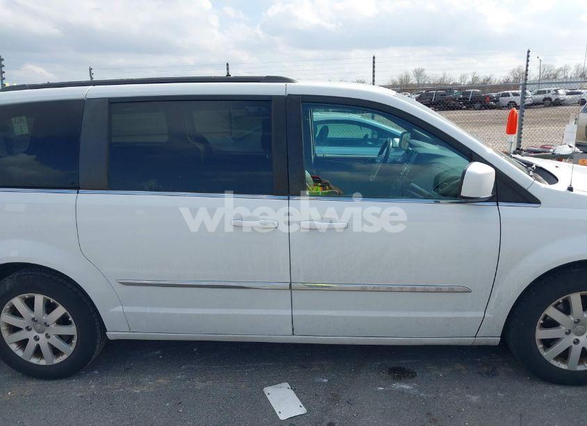 Photo 13 of 2016 Chrysler Town & COUNTRY TOURING (VIN 2C4RC1BG8GR289479)