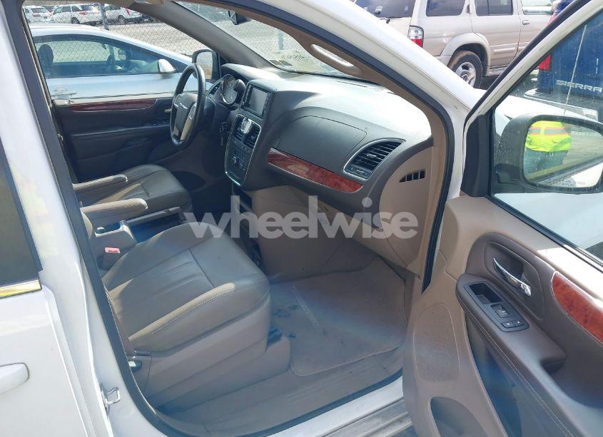 Photo 5 of 2016 Chrysler Town & COUNTRY TOURING (VIN 2C4RC1BG8GR289479)