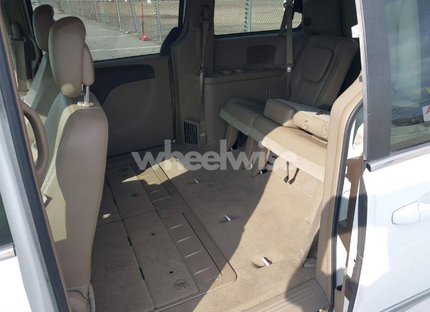 Photo 8 of 2016 Chrysler Town & COUNTRY TOURING (VIN 2C4RC1BG8GR289479)