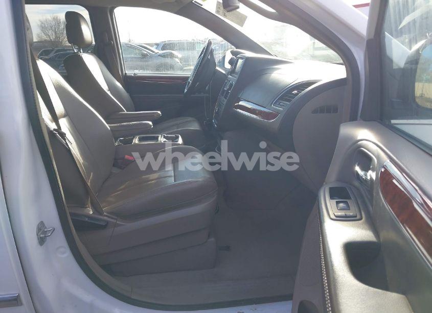 Photo 5 of 2016 Chrysler Town & COUNTRY TOURING (VIN 2C4RC1BG8GR293869)