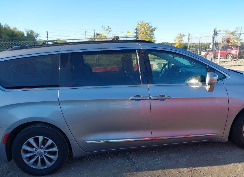 Photo 13 of 2017 Chrysler Pacifica TOURING-L (VIN 2C4RC1BG8HR540261)