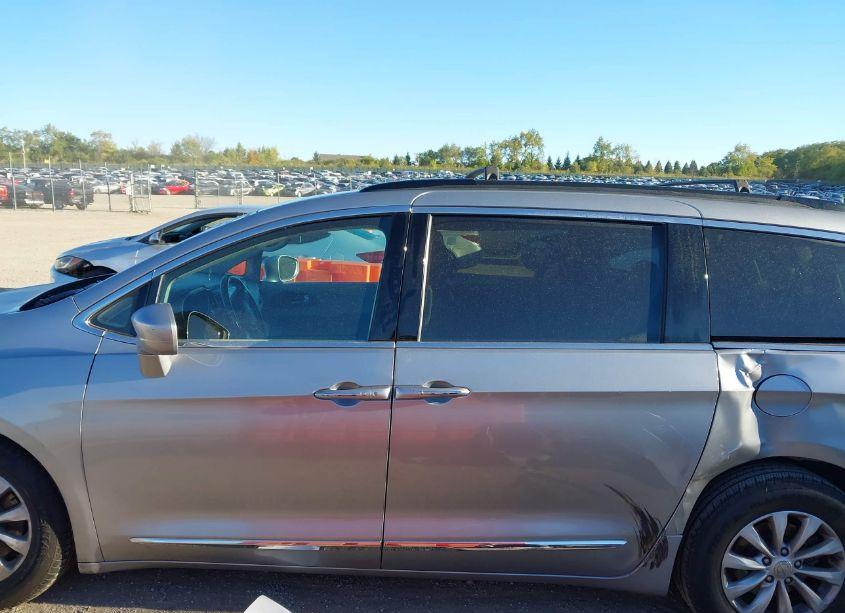 Photo 14 of 2017 Chrysler Pacifica TOURING-L (VIN 2C4RC1BG8HR540261)