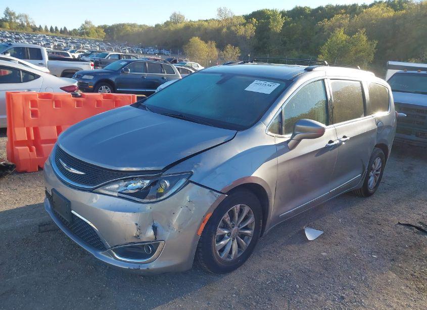 Photo 2 of 2017 Chrysler Pacifica TOURING-L (VIN 2C4RC1BG8HR540261)