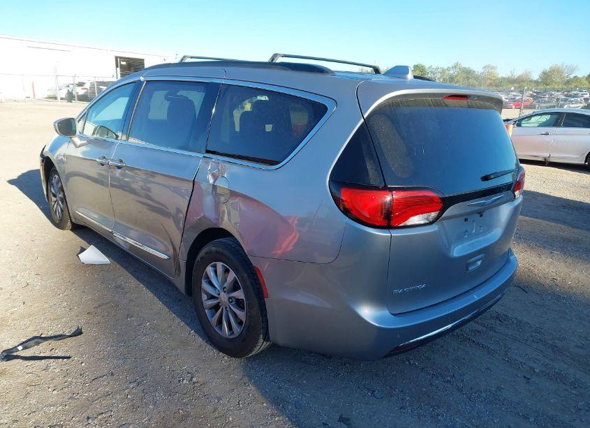 Photo 3 of 2017 Chrysler Pacifica TOURING-L (VIN 2C4RC1BG8HR540261)