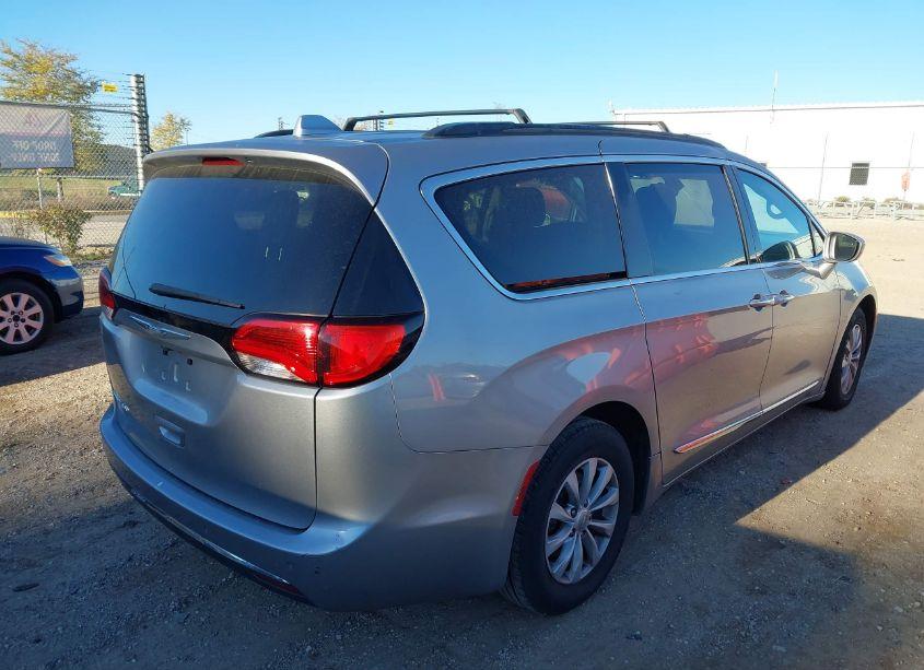 Photo 4 of 2017 Chrysler Pacifica TOURING-L (VIN 2C4RC1BG8HR540261)