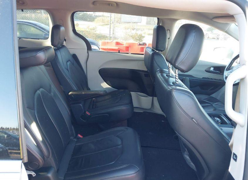 Photo 8 of 2017 Chrysler Pacifica TOURING-L (VIN 2C4RC1BG8HR540261)