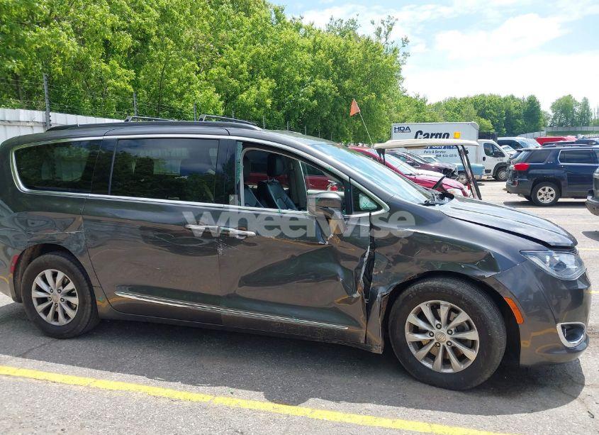 Photo 13 of 2017 Chrysler Pacifica TOURING-L (VIN 2C4RC1BG8HR720615)