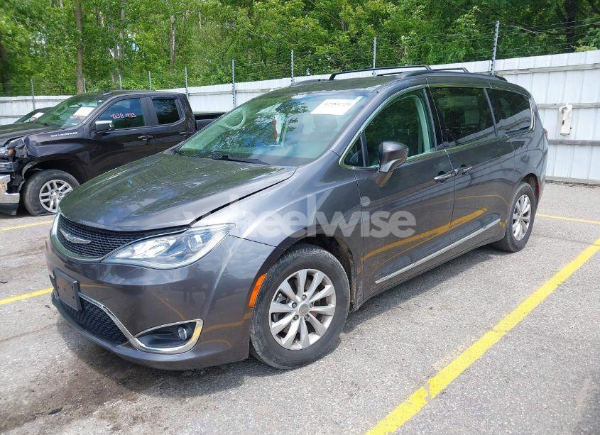Photo 2 of 2017 Chrysler Pacifica TOURING-L (VIN 2C4RC1BG8HR720615)