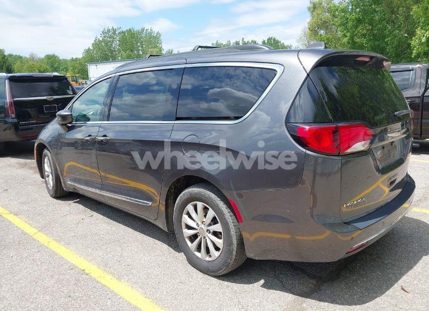 Photo 3 of 2017 Chrysler Pacifica TOURING-L (VIN 2C4RC1BG8HR720615)