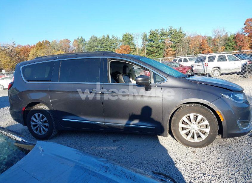Photo 13 of 2017 Chrysler Pacifica TOURING-L (VIN 2C4RC1BG8HR745496)