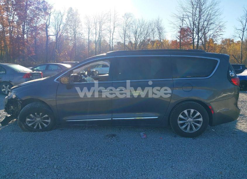 Photo 14 of 2017 Chrysler Pacifica TOURING-L (VIN 2C4RC1BG8HR745496)