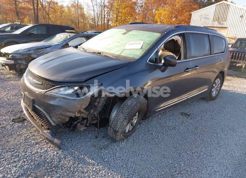 Photo 2 of 2017 Chrysler Pacifica TOURING-L (VIN 2C4RC1BG8HR745496)