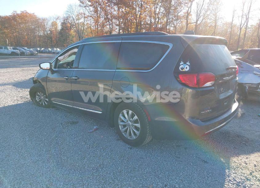 Photo 3 of 2017 Chrysler Pacifica TOURING-L (VIN 2C4RC1BG8HR745496)