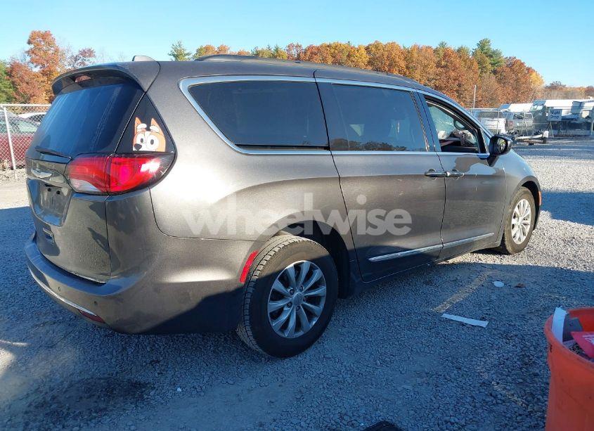 Photo 4 of 2017 Chrysler Pacifica TOURING-L (VIN 2C4RC1BG8HR745496)