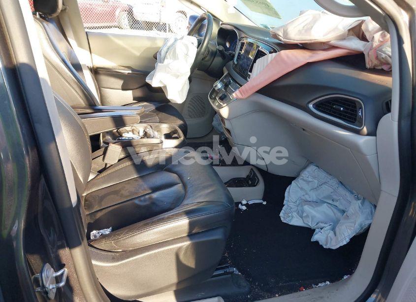 Photo 5 of 2017 Chrysler Pacifica TOURING-L (VIN 2C4RC1BG8HR745496)