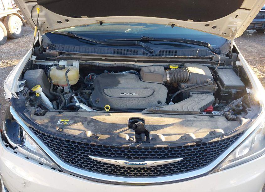 Photo 10 of 2017 Chrysler Pacifica TOURING-L (VIN 2C4RC1BG8HR759706)