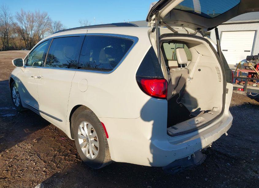 Photo 3 of 2017 Chrysler Pacifica TOURING-L (VIN 2C4RC1BG8HR759706)