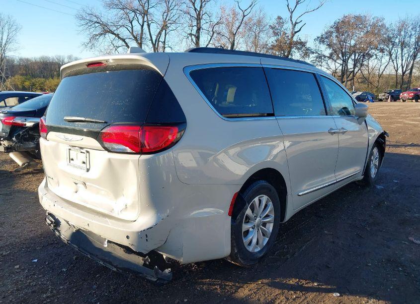 Photo 4 of 2017 Chrysler Pacifica TOURING-L (VIN 2C4RC1BG8HR759706)