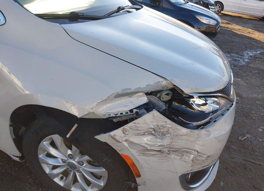 Photo 6 of 2017 Chrysler Pacifica TOURING-L (VIN 2C4RC1BG8HR759706)