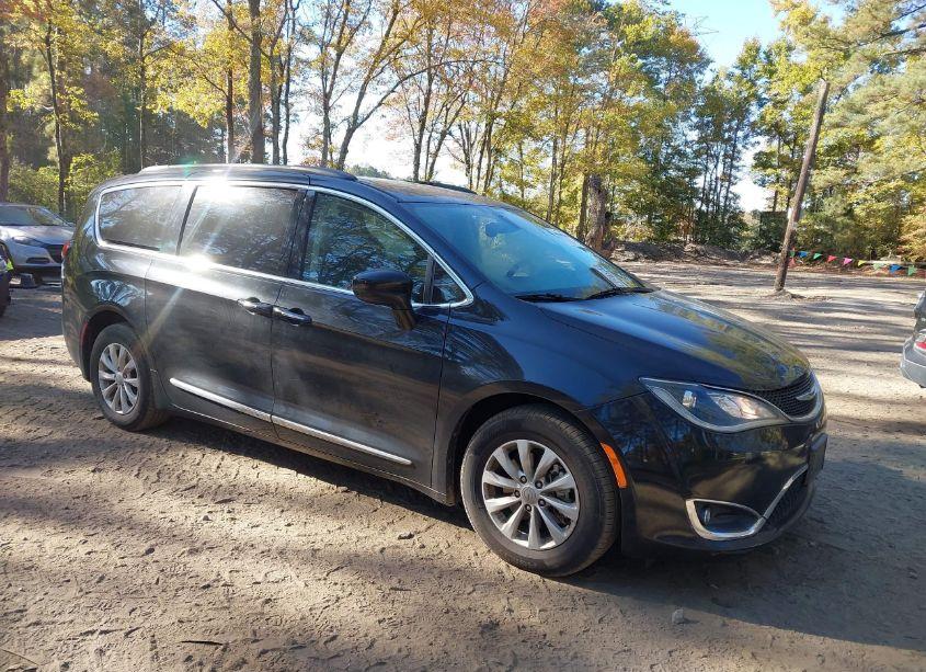 2017 Chrysler Pacifica TOURING-L (VIN 2C4RC1BG8HR788025) main photo