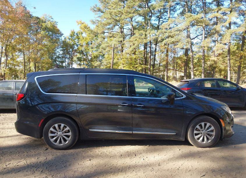 Photo 13 of 2017 Chrysler Pacifica TOURING-L (VIN 2C4RC1BG8HR788025)