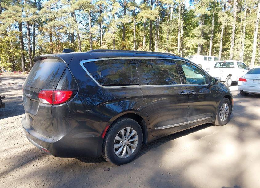 Photo 4 of 2017 Chrysler Pacifica TOURING-L (VIN 2C4RC1BG8HR788025)