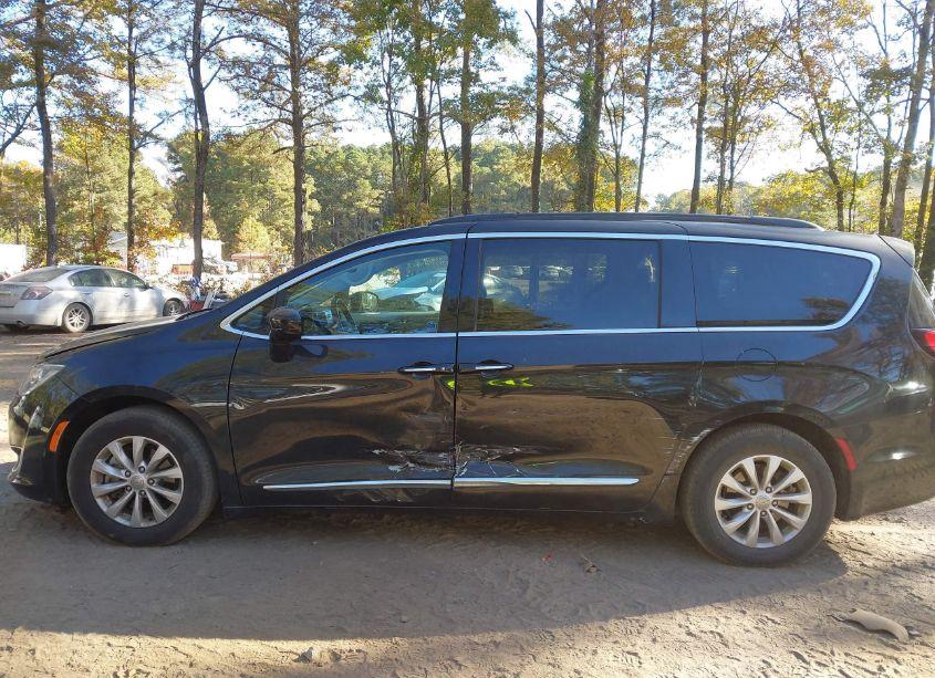 Photo 6 of 2017 Chrysler Pacifica TOURING-L (VIN 2C4RC1BG8HR788025)