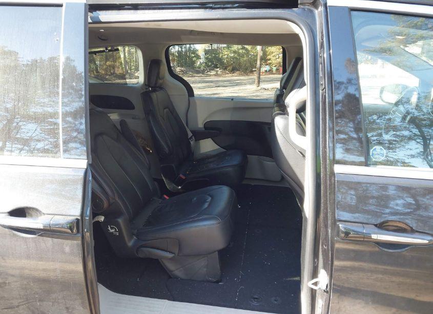 Photo 8 of 2017 Chrysler Pacifica TOURING-L (VIN 2C4RC1BG8HR788025)