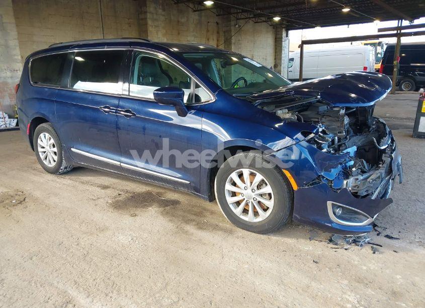 2017 Chrysler Pacifica TOURING-L (VIN 2C4RC1BG8HR803784) main photo