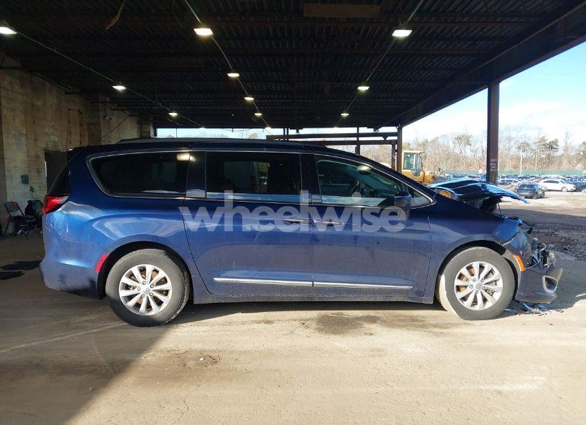 Photo 13 of 2017 Chrysler Pacifica TOURING-L (VIN 2C4RC1BG8HR803784)